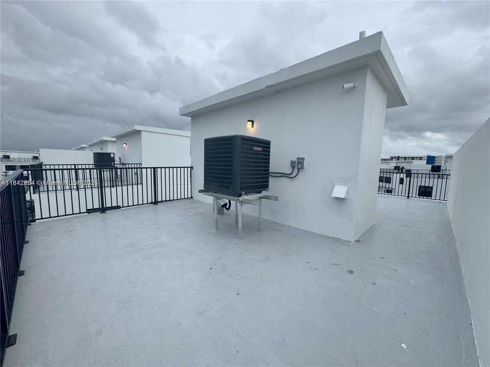 Recientemente alquilado: $3,300 (4 camas, 3 baños, 1398 Pies cuadrados)