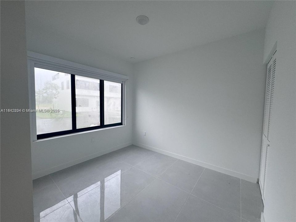 Recientemente alquilado: $3,300 (4 camas, 3 baños, 1398 Pies cuadrados)