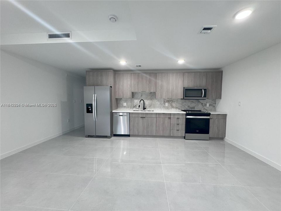 Recientemente alquilado: $3,300 (4 camas, 3 baños, 1398 Pies cuadrados)