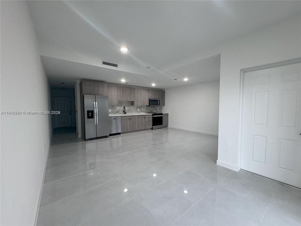 Recientemente alquilado: $3,300 (4 camas, 3 baños, 1398 Pies cuadrados)