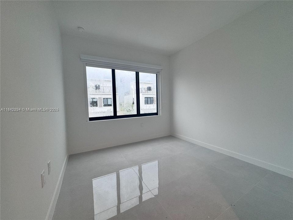 Recientemente alquilado: $3,300 (4 camas, 3 baños, 1398 Pies cuadrados)