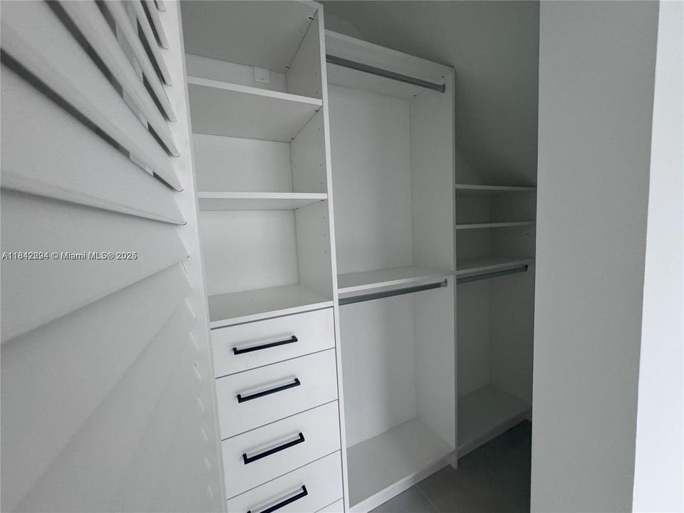 Recientemente alquilado: $3,300 (4 camas, 3 baños, 1398 Pies cuadrados)