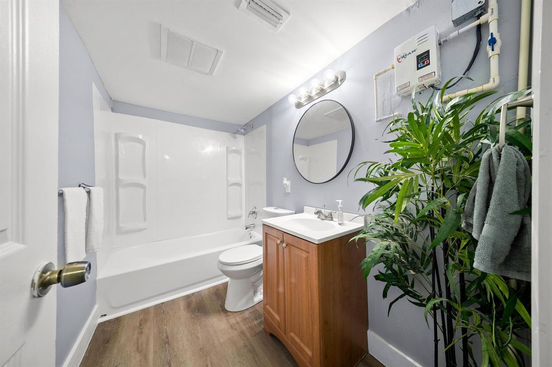 Full Bathroom