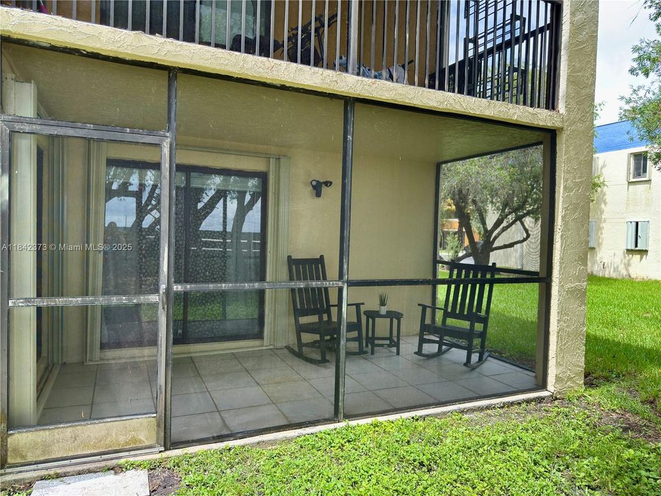 合同活跃: $325,000 (3 贝兹, 2 浴室, 1228 平方英尺)