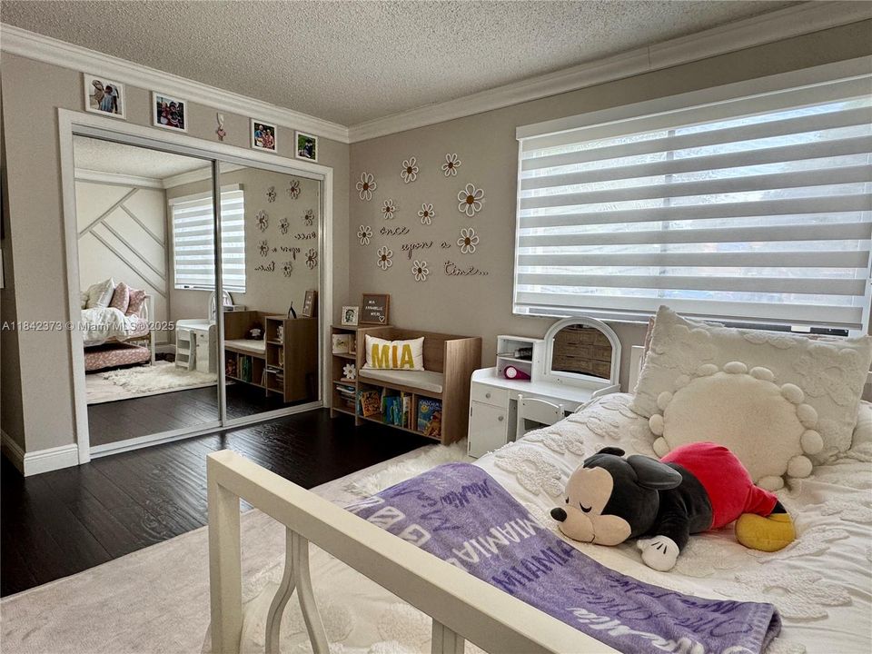 合同活跃: $325,000 (3 贝兹, 2 浴室, 1228 平方英尺)