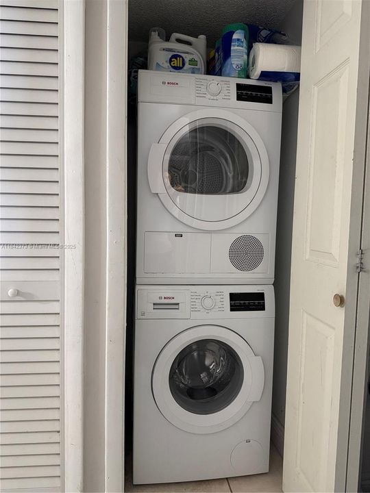 合同活跃: $325,000 (3 贝兹, 2 浴室, 1228 平方英尺)