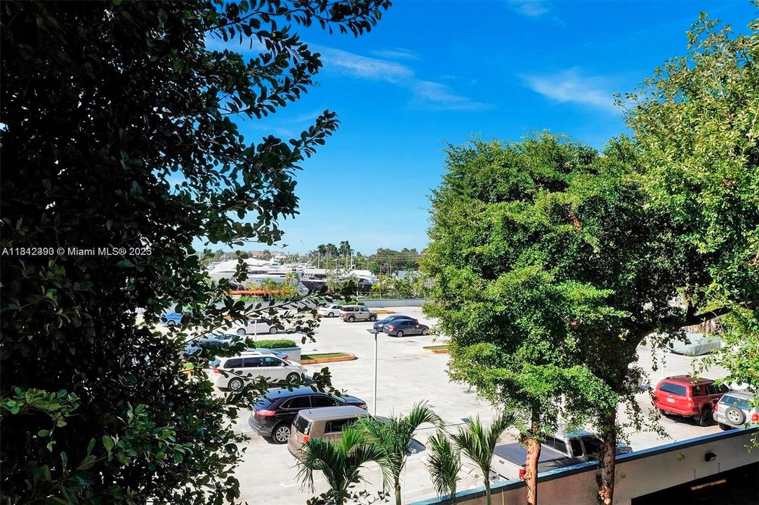 待售: $259,000 (2 贝兹, 1 浴室, 830 平方英尺)