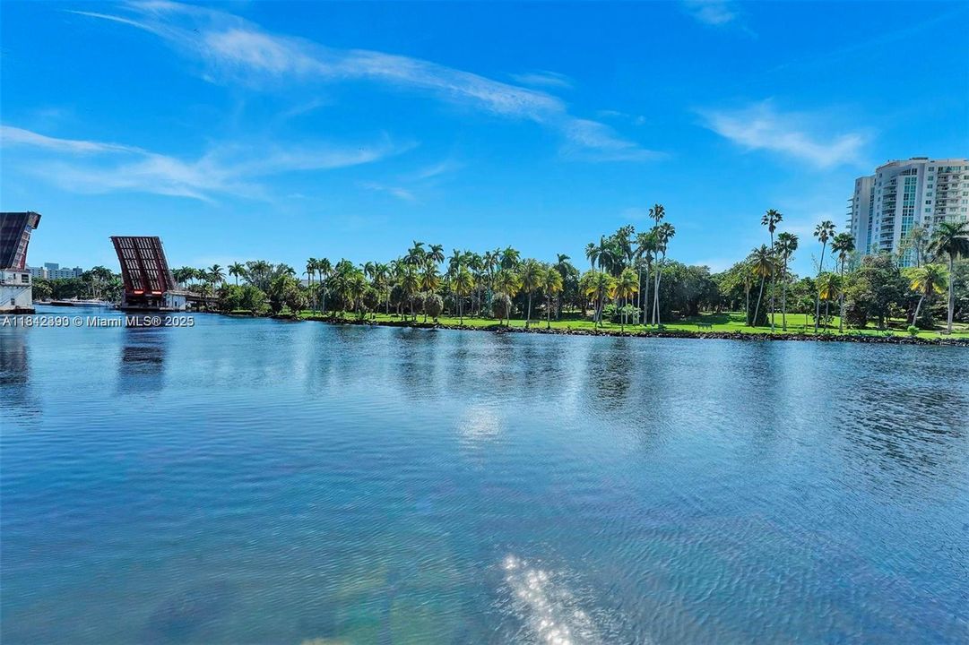 待售: $259,000 (2 贝兹, 1 浴室, 830 平方英尺)