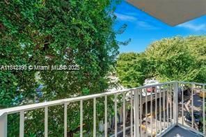 待售: $259,000 (2 贝兹, 1 浴室, 830 平方英尺)