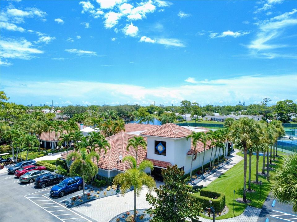 En Venta: $644,000 (3 camas, 2 baños, 2393 Pies cuadrados)