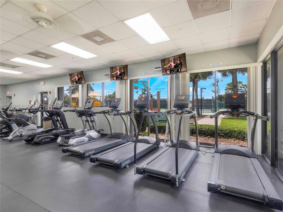 For Sale: $644,000 (3 beds, 2 baths, 2393 Square Feet)