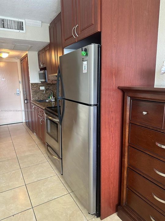 待售: $110,000 (0 贝兹, 1 浴室, 360 平方英尺)