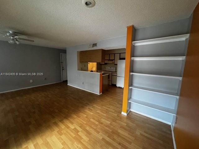 待售: $165,000 (1 贝兹, 1 浴室, 785 平方英尺)