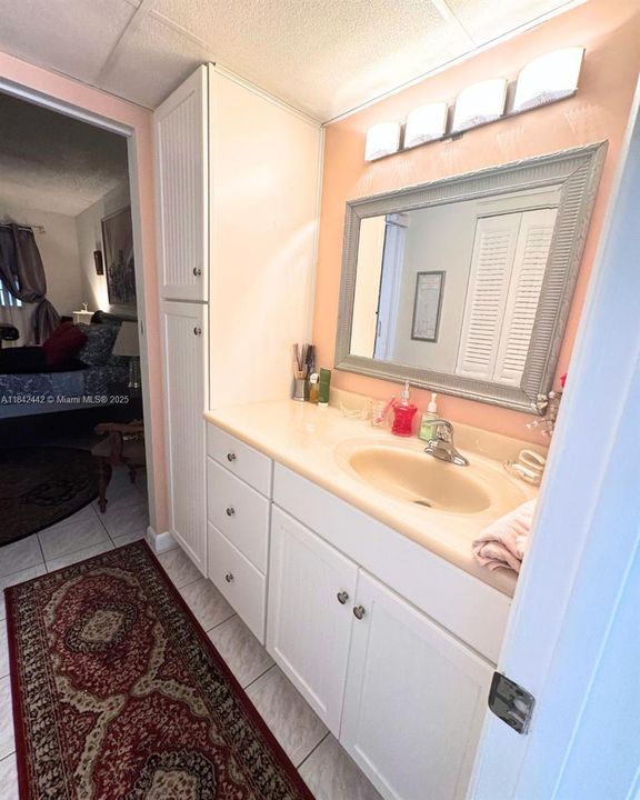 В аренду: $1,300 (1 спален, 1 ванн, 739 Квадратных фут)