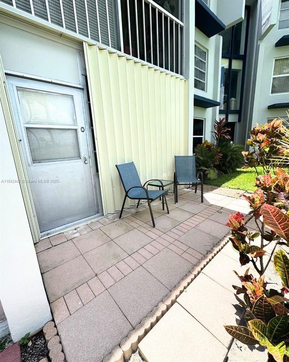 В аренду: $1,300 (1 спален, 1 ванн, 739 Квадратных фут)