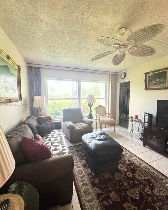 В аренду: $1,300 (1 спален, 1 ванн, 739 Квадратных фут)