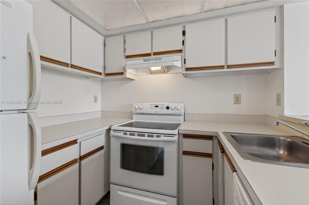 На продажу: $155,000 (1 спален, 1 ванн, 728 Квадратных фут)