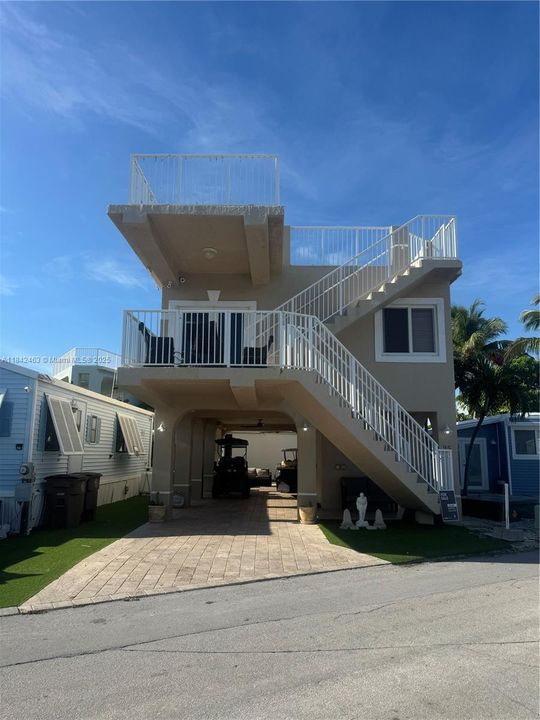 For Sale: $969,000 (2 beds, 2 baths, 943 Square Feet)