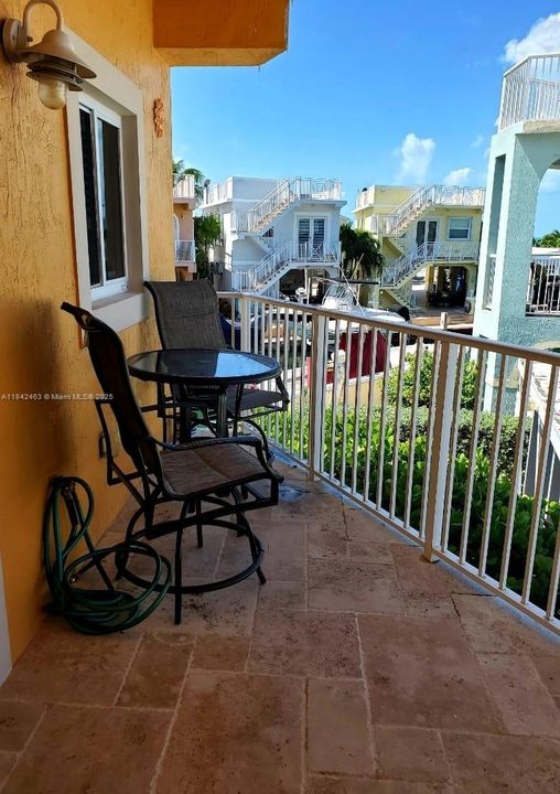 For Sale: $969,000 (2 beds, 2 baths, 943 Square Feet)