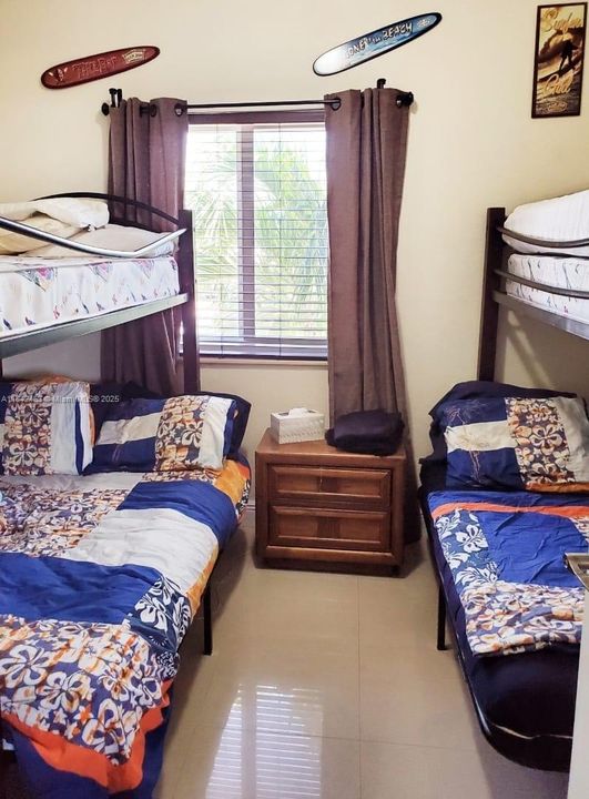 For Sale: $969,000 (2 beds, 2 baths, 943 Square Feet)