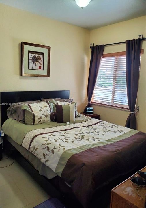 For Sale: $969,000 (2 beds, 2 baths, 943 Square Feet)