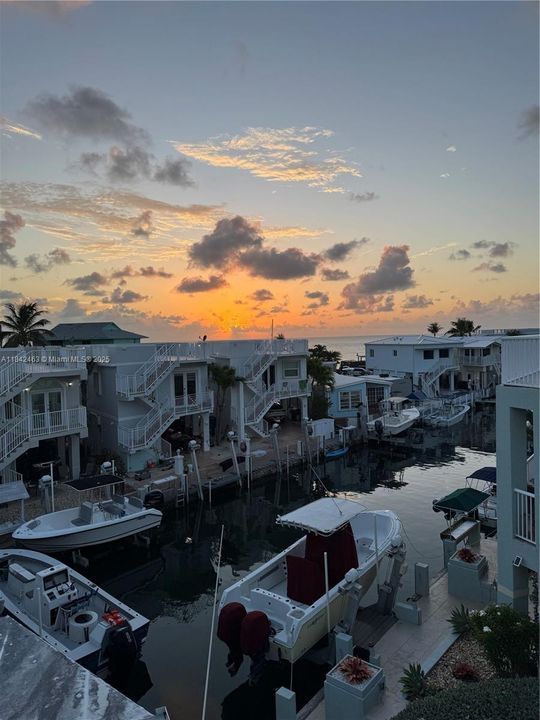 For Sale: $969,000 (2 beds, 2 baths, 943 Square Feet)