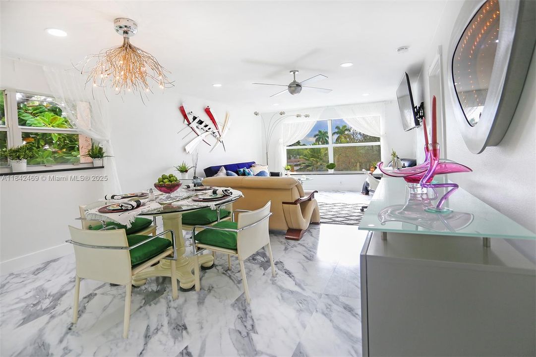 For Sale: $300,000 (2 beds, 2 baths, 970 Square Feet)