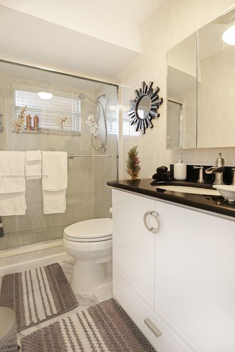 For Sale: $300,000 (2 beds, 2 baths, 970 Square Feet)