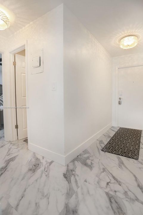 For Sale: $300,000 (2 beds, 2 baths, 970 Square Feet)