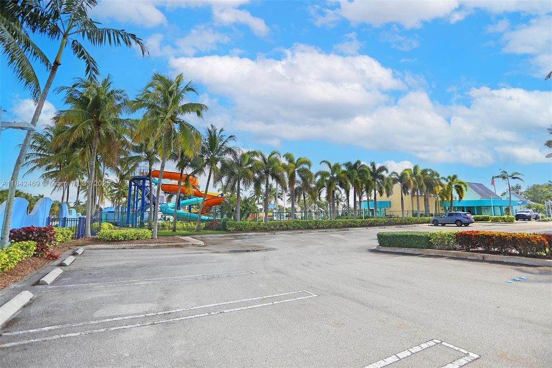 For Sale: $300,000 (2 beds, 2 baths, 970 Square Feet)