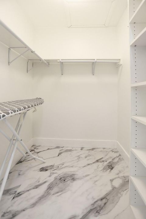 For Sale: $300,000 (2 beds, 2 baths, 970 Square Feet)