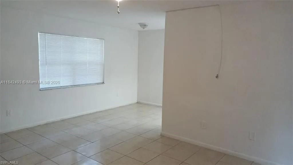 В аренду: $1,400 (2 спален, 1 ванн, 928 Квадратных фут)