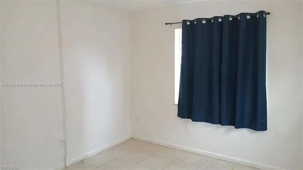 В аренду: $1,400 (2 спален, 1 ванн, 928 Квадратных фут)