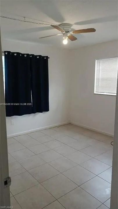 В аренду: $1,400 (2 спален, 1 ванн, 928 Квадратных фут)