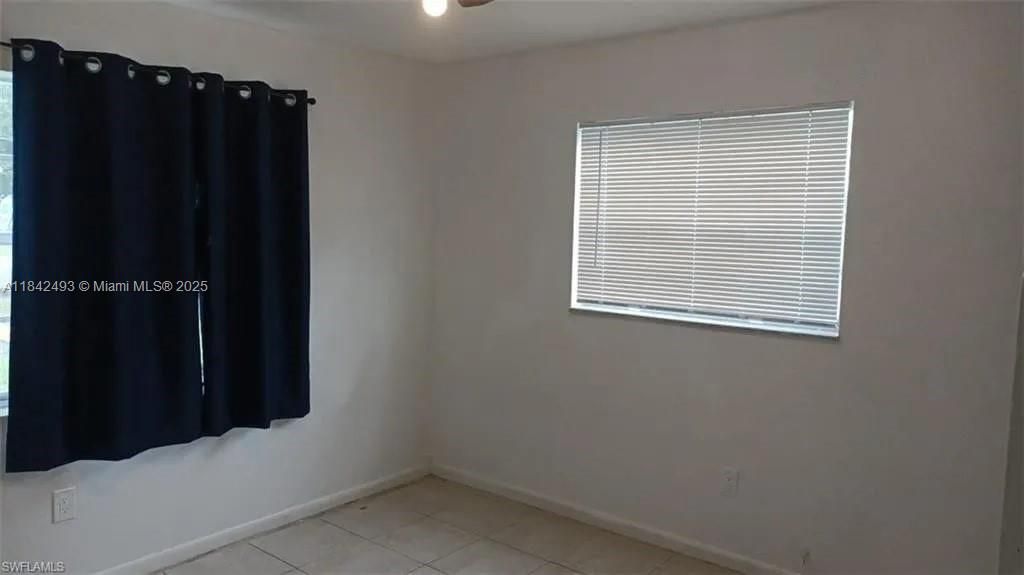 В аренду: $1,400 (2 спален, 1 ванн, 928 Квадратных фут)