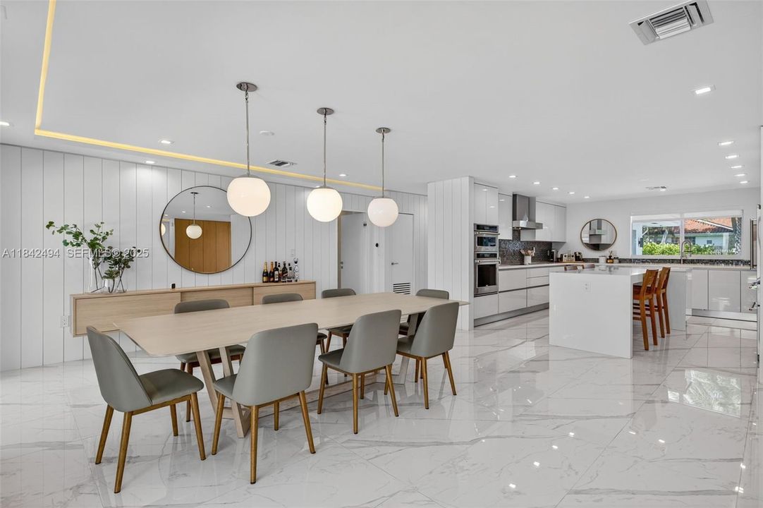 待售: $2,700,000 (5 贝兹, 4 浴室, 2899 平方英尺)