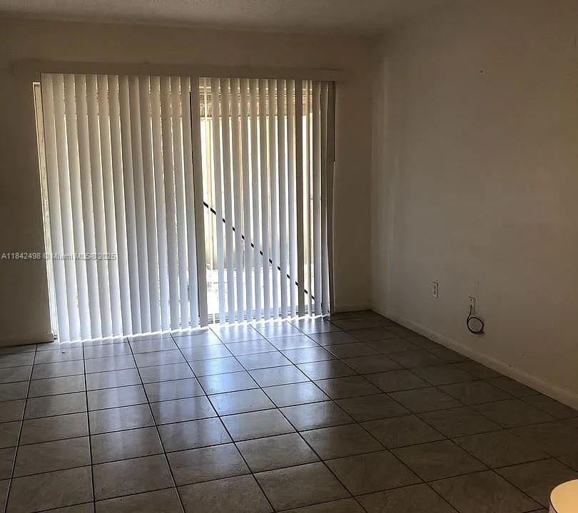 For Rent: $1,500 (2 beds, 1 baths, 928 Square Feet)