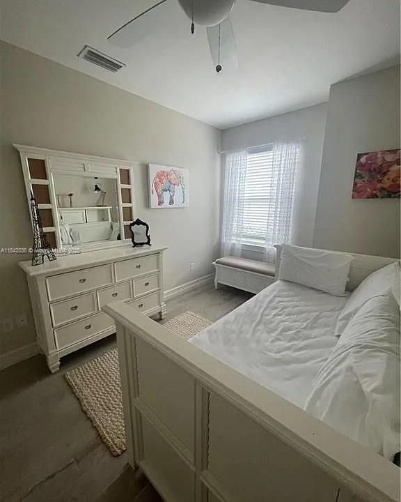 For Rent: $2,500 (3 beds, 2 baths, 2204 Square Feet)