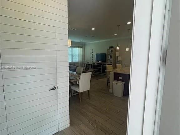 For Rent: $2,500 (3 beds, 2 baths, 2204 Square Feet)