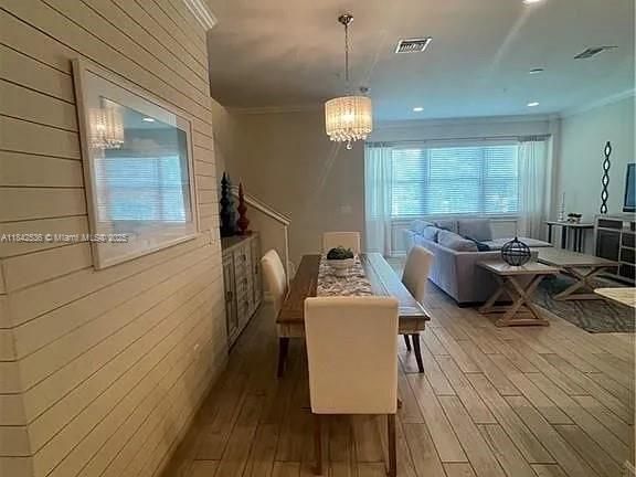 For Rent: $2,500 (3 beds, 2 baths, 2204 Square Feet)