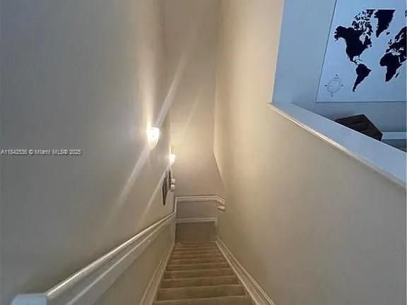 For Rent: $2,500 (3 beds, 2 baths, 2204 Square Feet)