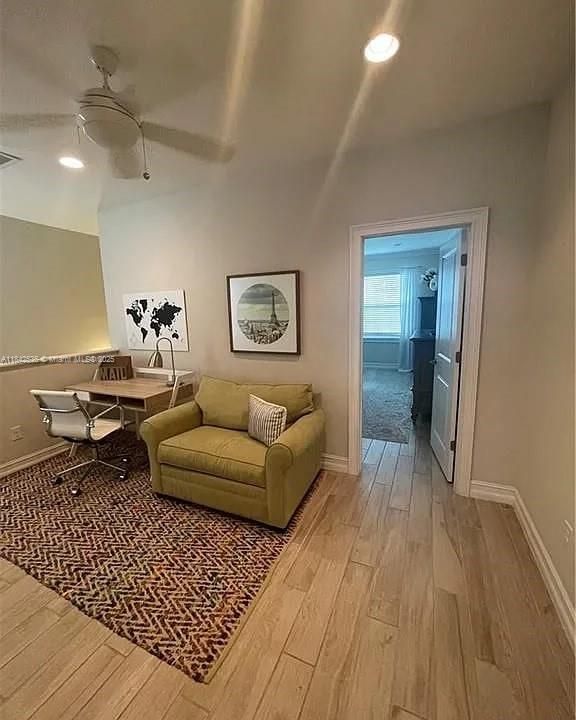 For Rent: $2,500 (3 beds, 2 baths, 2204 Square Feet)