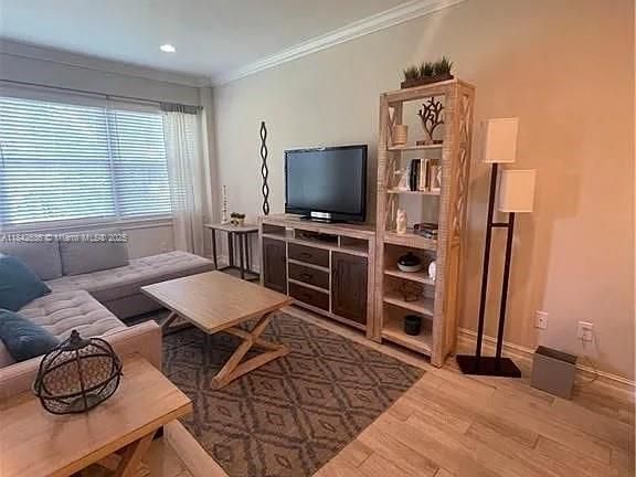 For Rent: $2,500 (3 beds, 2 baths, 2204 Square Feet)