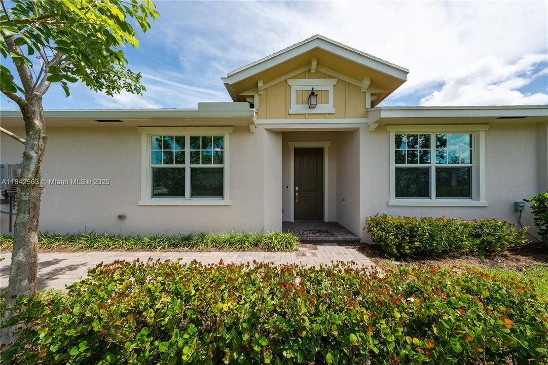 For Sale: $519,000 (3 beds, 2 baths, 1952 Square Feet)