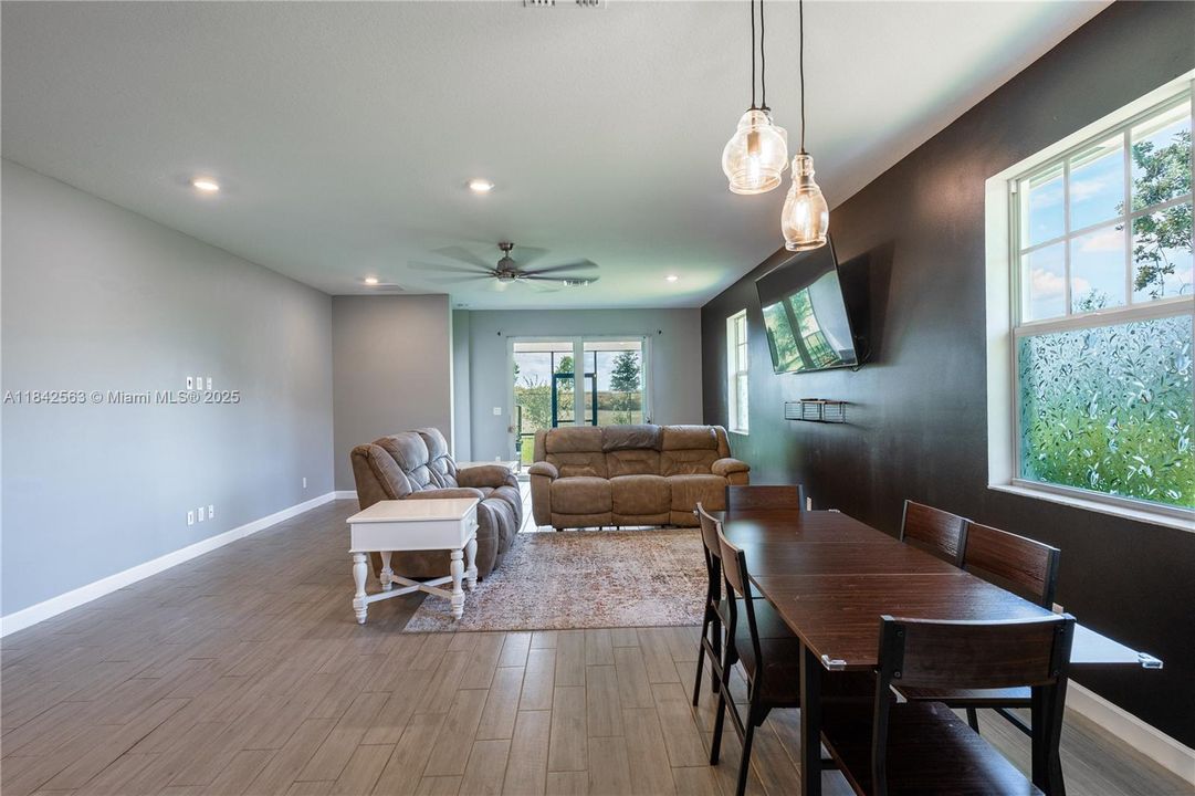 For Sale: $519,000 (3 beds, 2 baths, 1952 Square Feet)