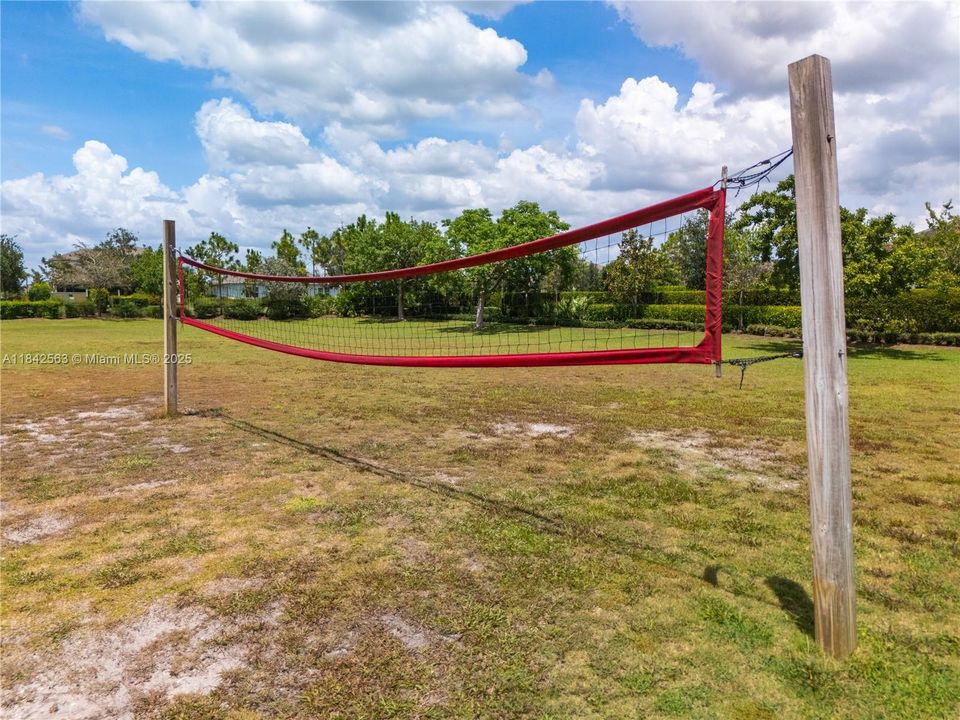 For Sale: $519,000 (3 beds, 2 baths, 1952 Square Feet)