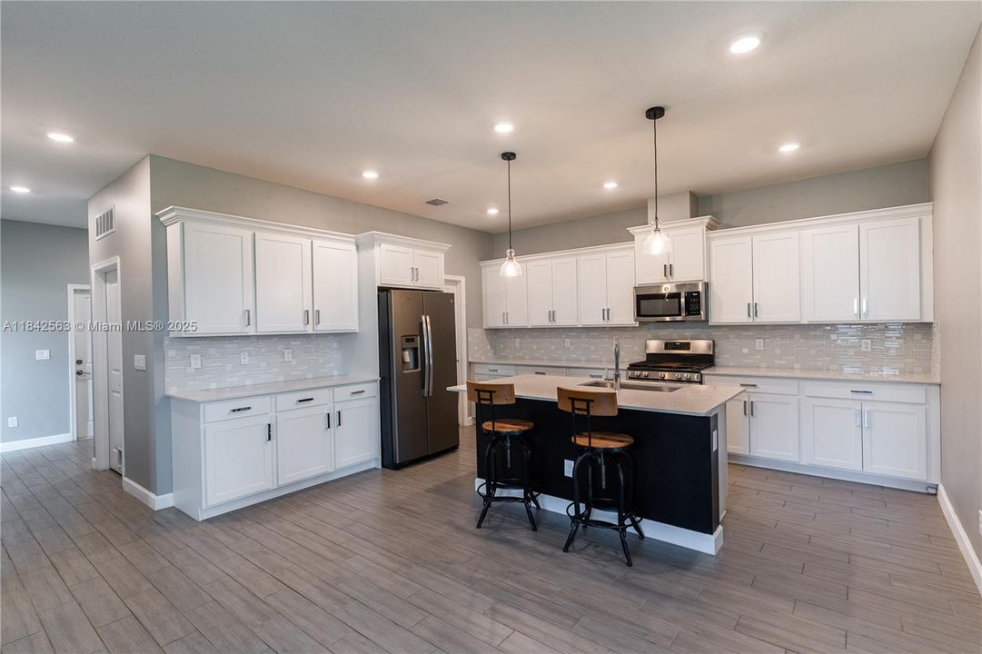 For Sale: $519,000 (3 beds, 2 baths, 1952 Square Feet)