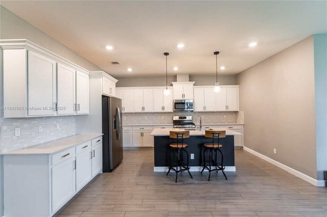 For Sale: $519,000 (3 beds, 2 baths, 1952 Square Feet)