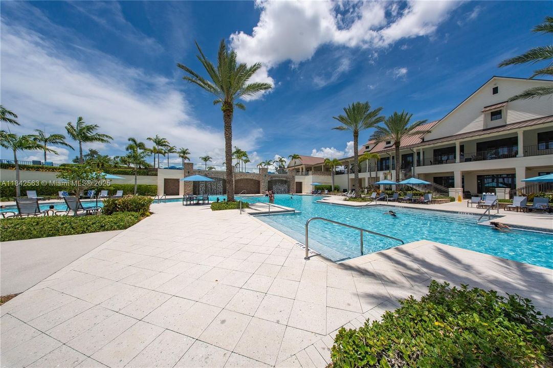 For Sale: $519,000 (3 beds, 2 baths, 1952 Square Feet)