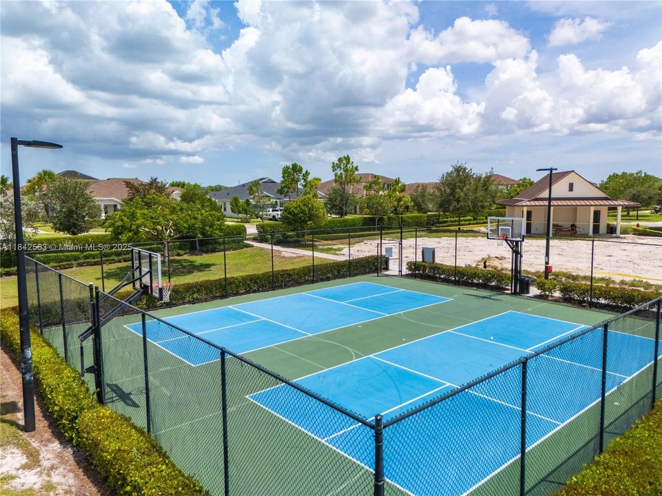 For Sale: $519,000 (3 beds, 2 baths, 1952 Square Feet)